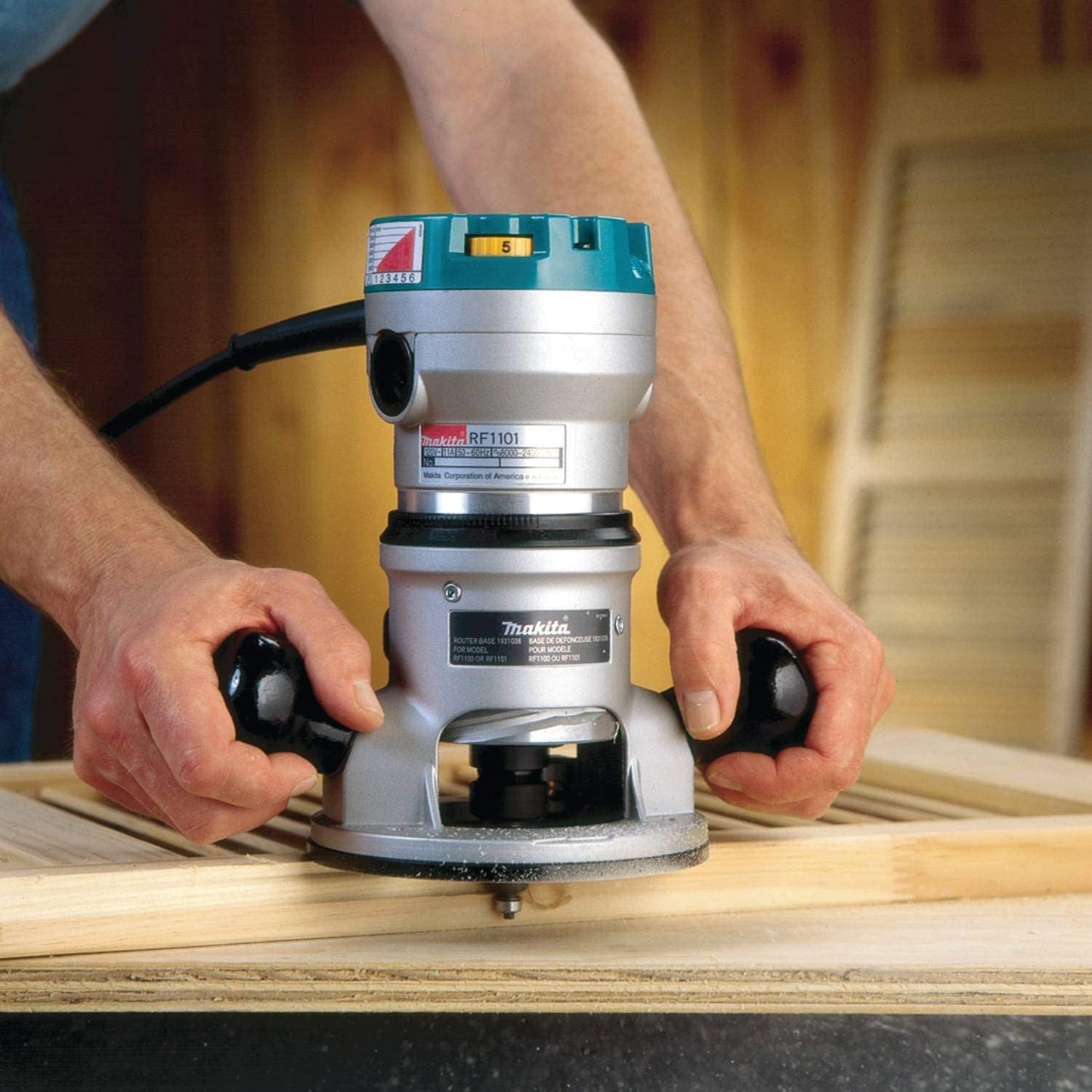 Makita RF1101KIT2 2‘1/4 HP* Router Kit, with Plunge Base