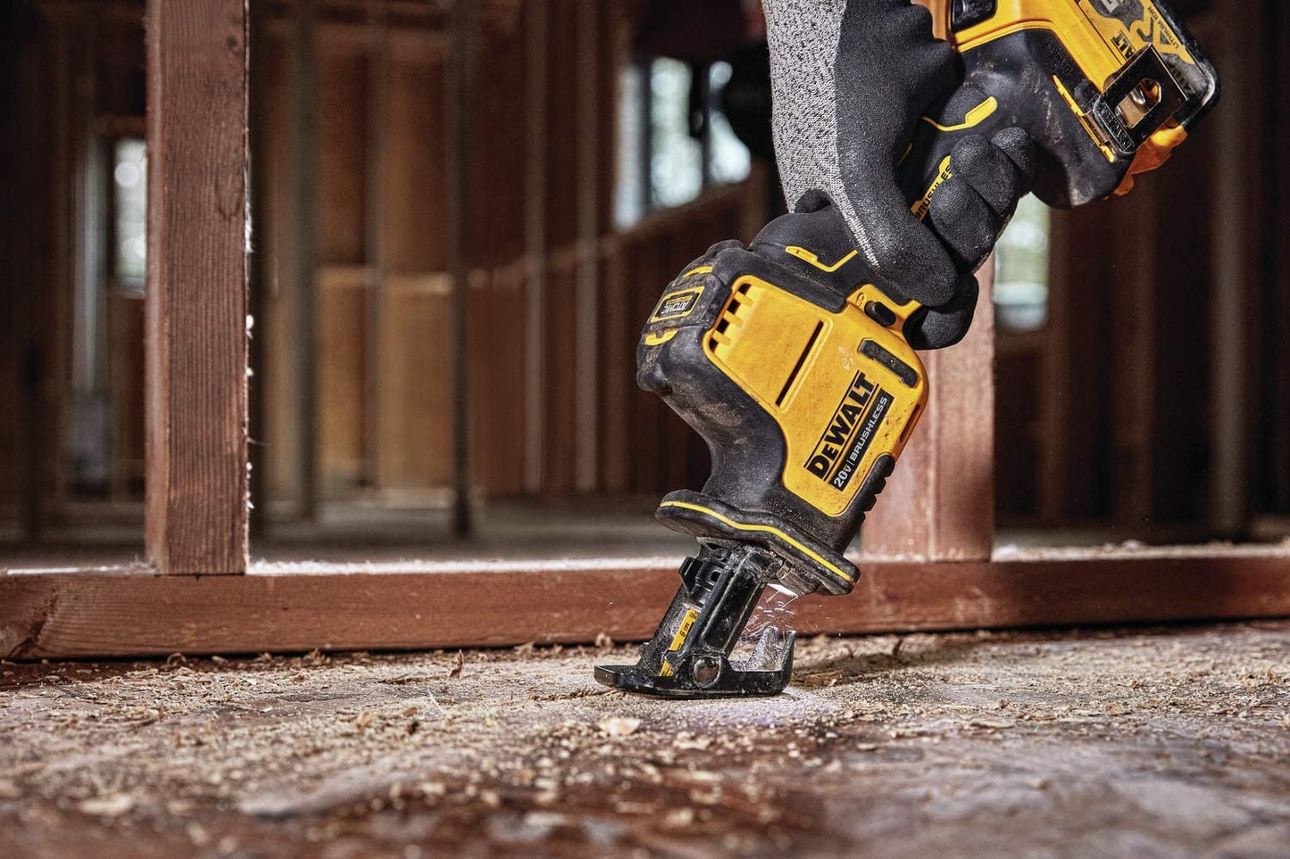 Dewalt DCS369P1 Atomic 20V Max Cordless One-Handed Reciprocating Saw 5.0Ah Kits