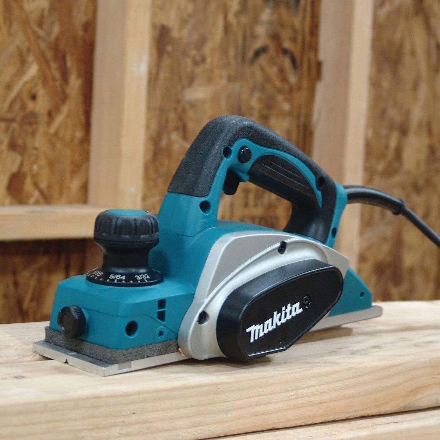 Makita KP0800K 3‘1/4" Planer, with Tool Case