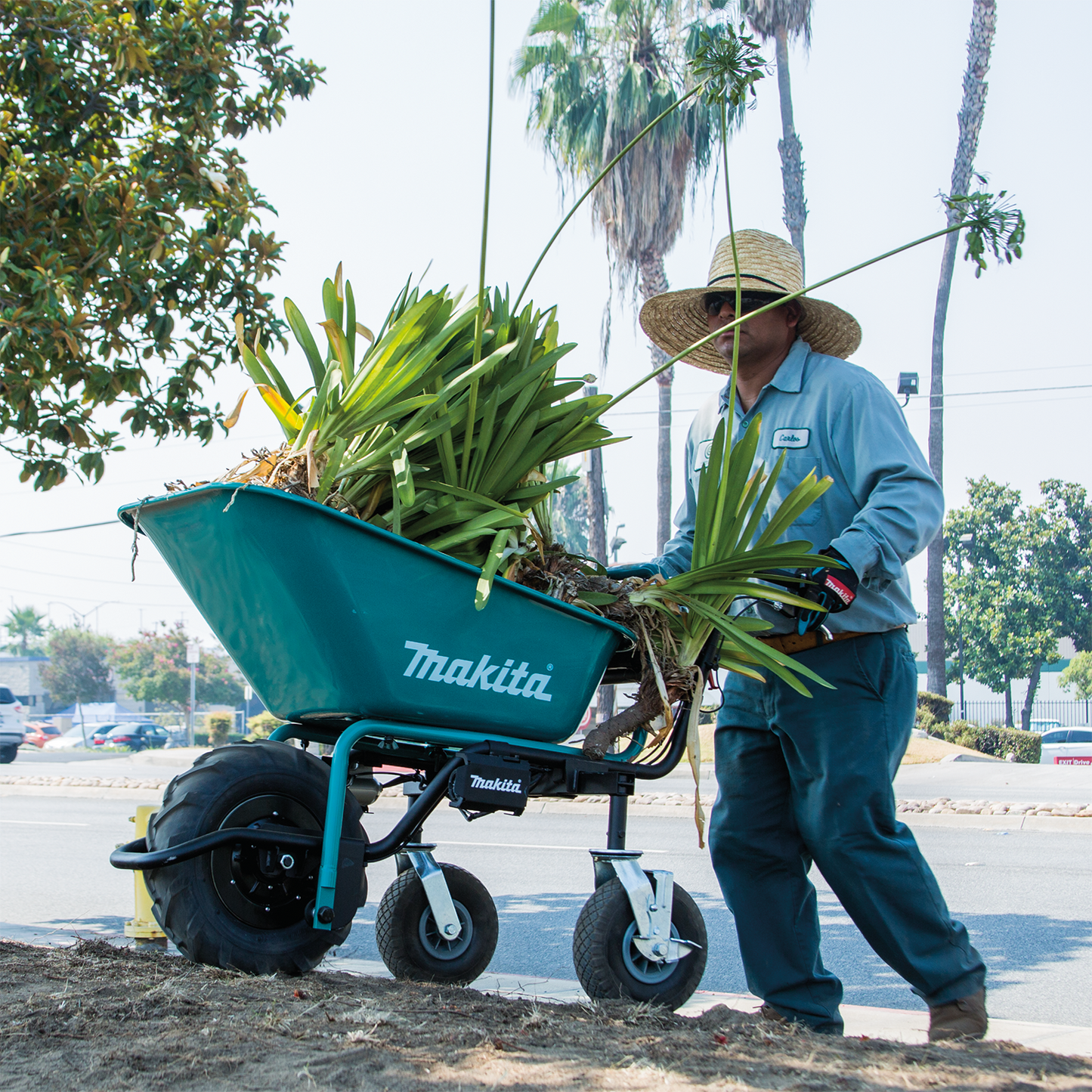 Makita XUC01PTX1 18V X2 LXT® Brushless Cordless Power‘Assisted Wheelbarrow Kit (5.0Ah)