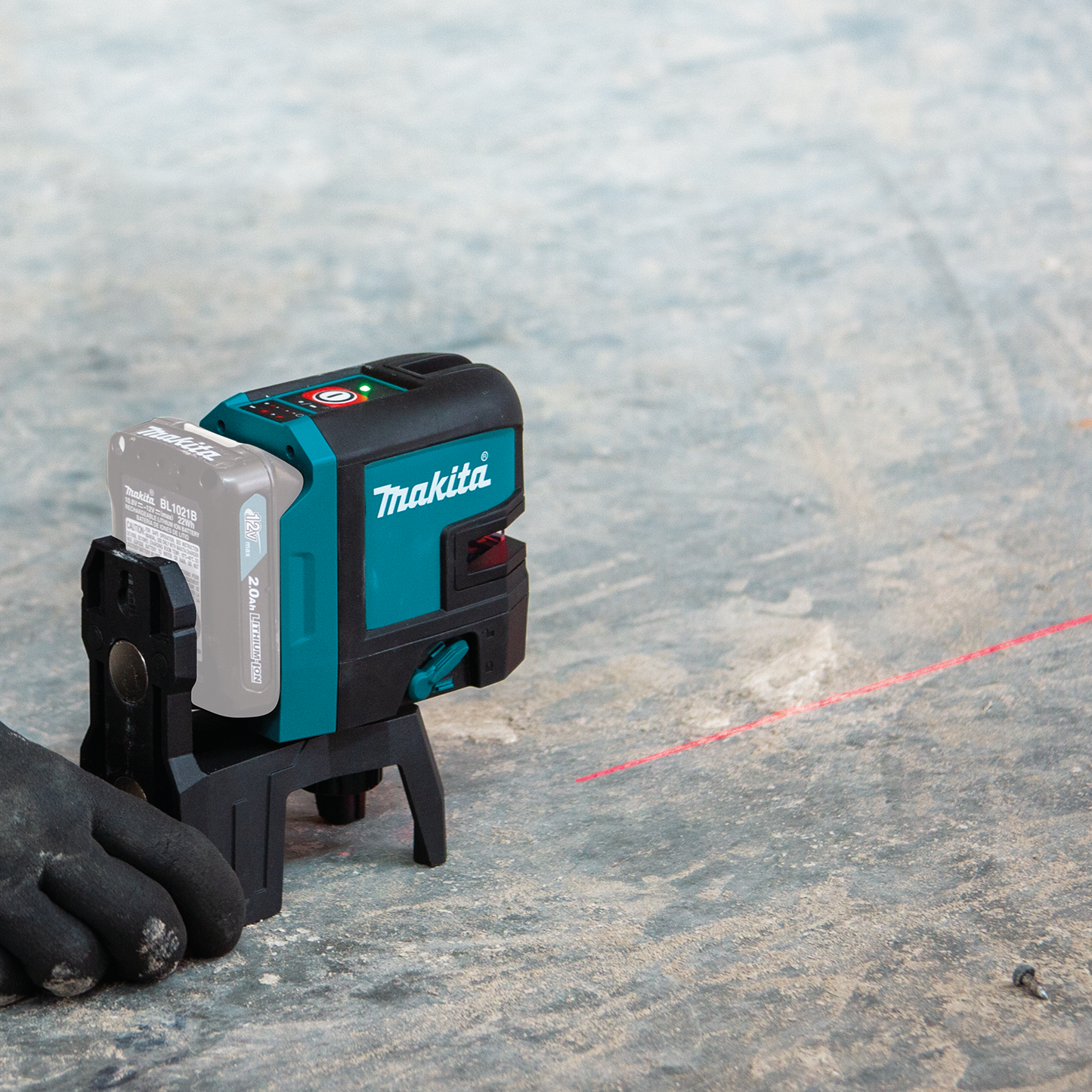 Makita SK106DZ 12V max CXT® Lithium‘Ion Cordless Self‘Leveling Cross‘Line/4‘Point Red Beam Laser, Tool Only