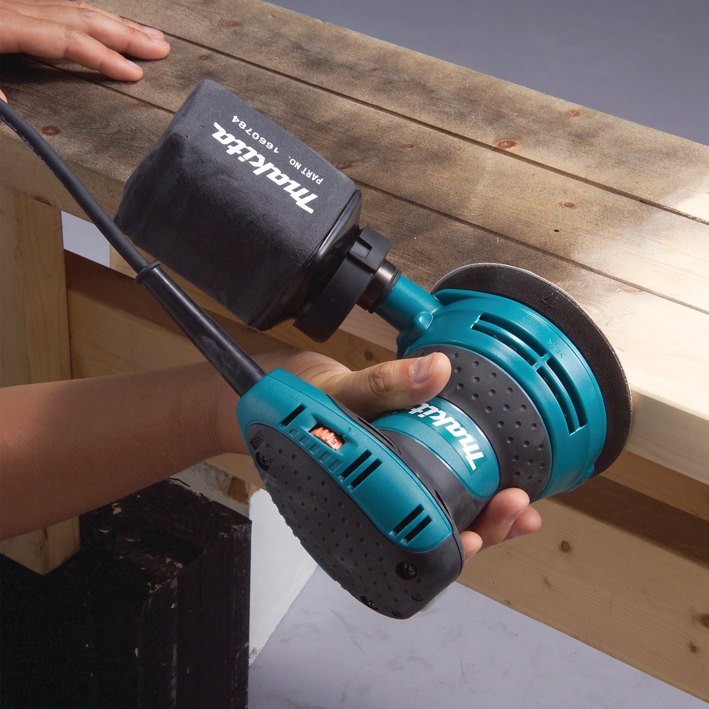 Makita BO5031K 5" Random Orbit Sander, variable speed, with Tool Case