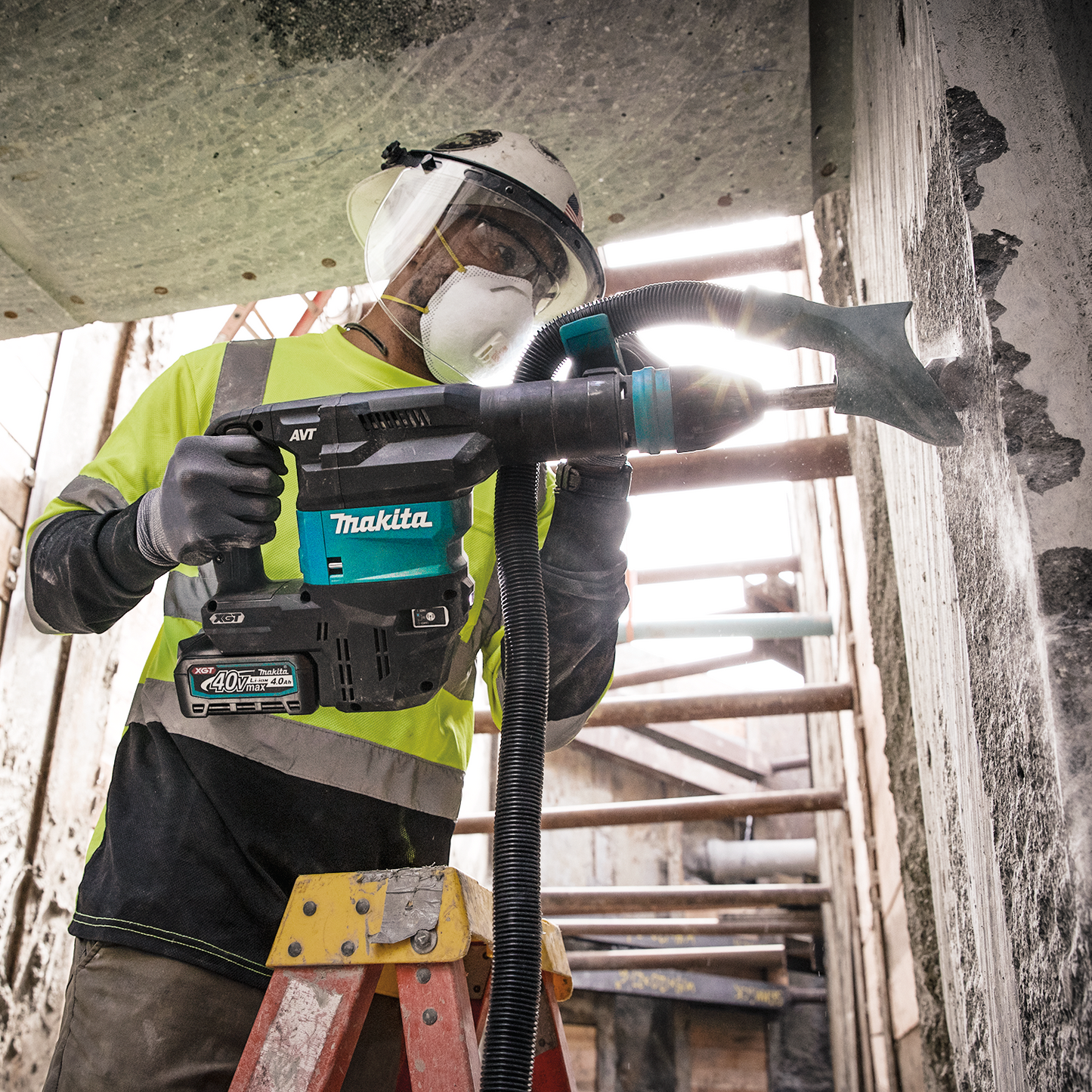 Makita GMH01M1 40V max XGT® Brushless Cordless 15 lb. SDS‘MAX AVT® Demolition Hammer Kit, AWS® Capable (4.0Ah)