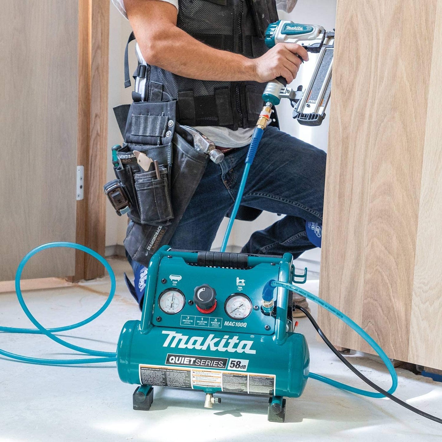 Makita MAC100QK1 Quiet Series 1/2 HP, 1 Gallon Compact, Oil‘Free, Electric Air Compressor, and 18 Gauge Brad Nailer Combo Kit