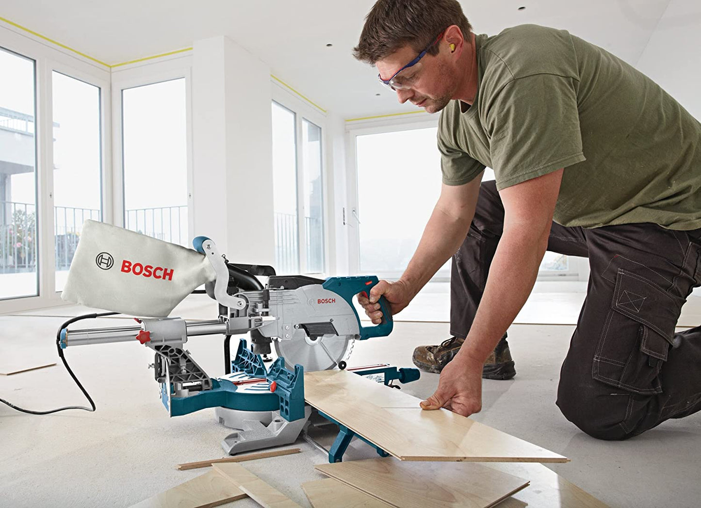 Bosch CM8S 120V 8-1/2" Slide Miter Saw