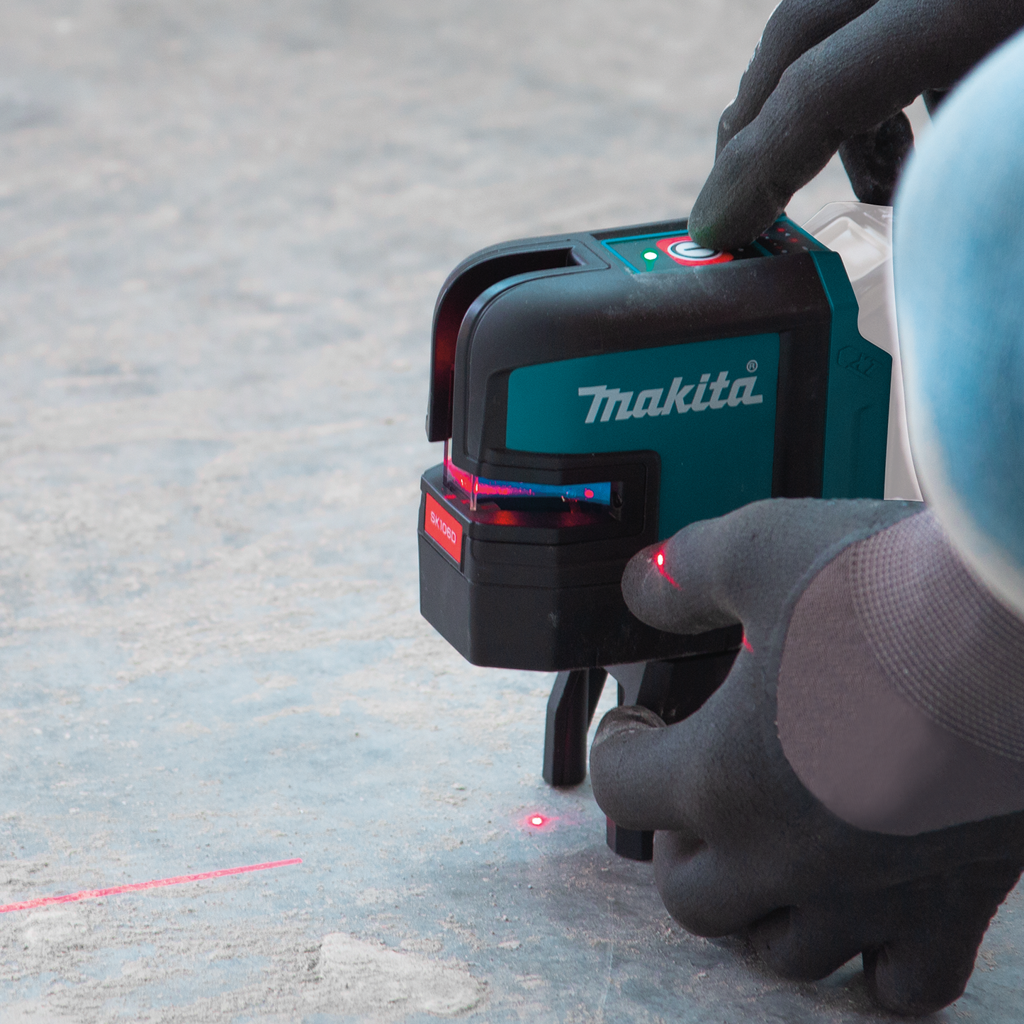 Makita SK106DZ 12V max CXT® Lithium‘Ion Cordless Self‘Leveling Cross‘Line/4‘Point Red Beam Laser, Tool Only