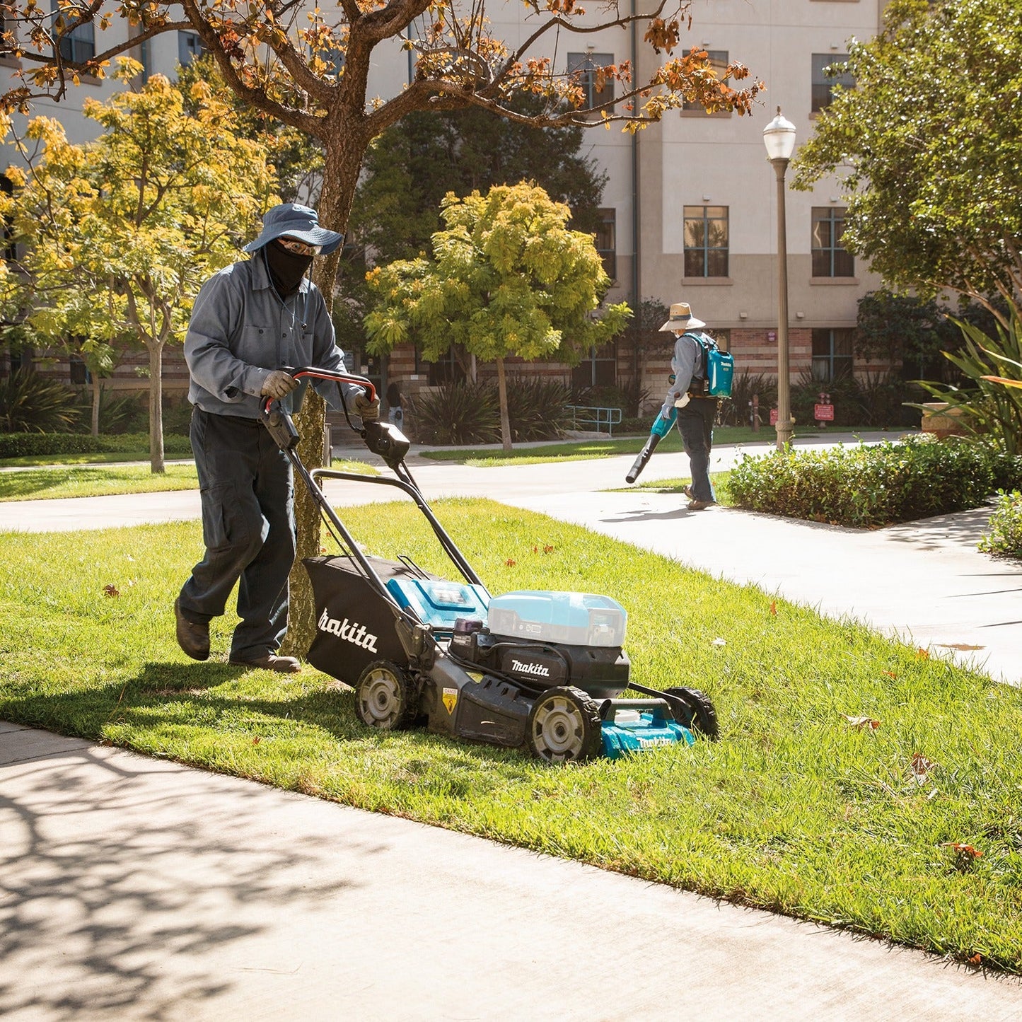 Makita CML01Z 40V max ConnectX, Brushless 21" Self‘Propelled Commercial Lawn Mower, Tool Only