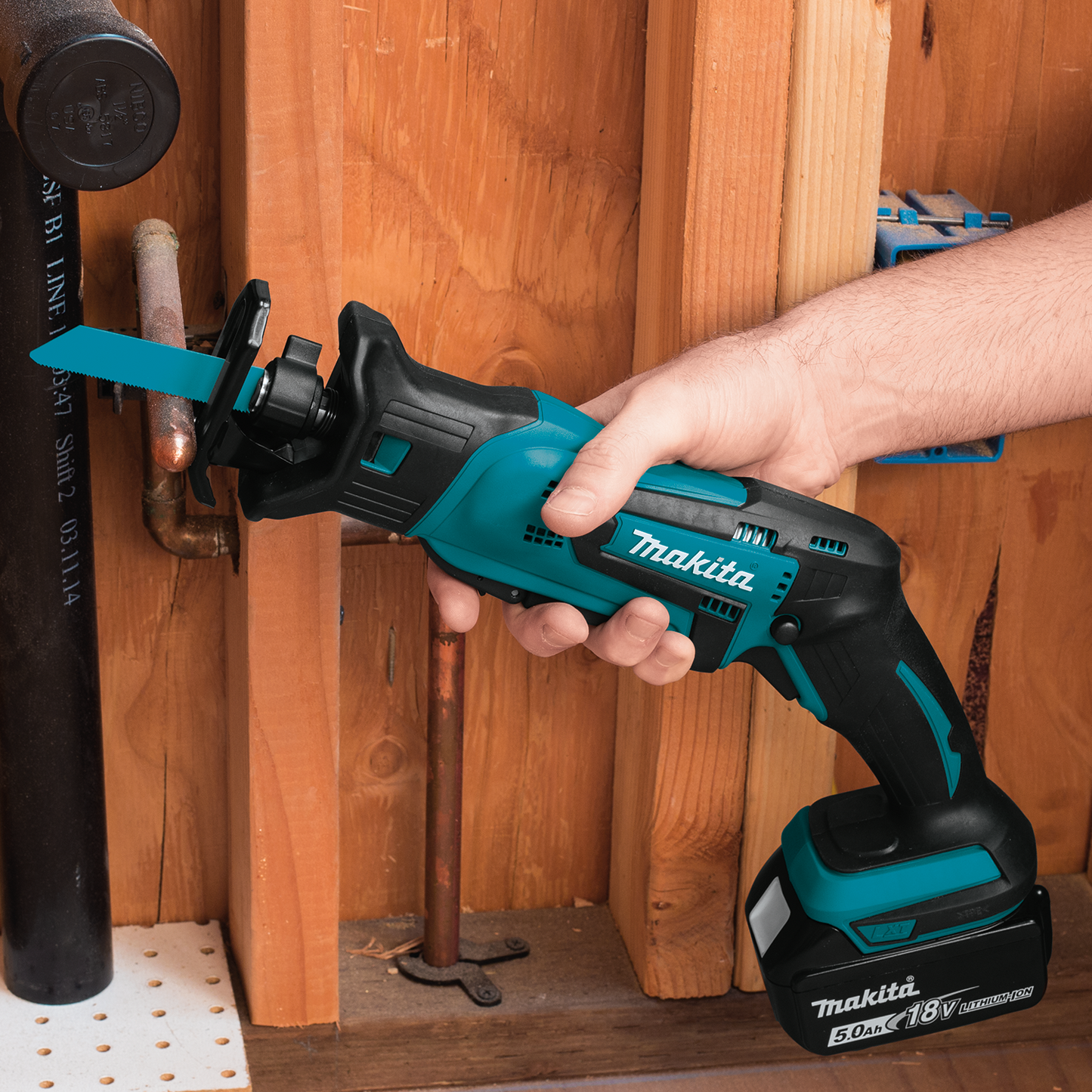 Makita XRJ01T 18V LXT® Lithium‘Ion Cordless Compact Recipro Saw Kit (5.0Ah)