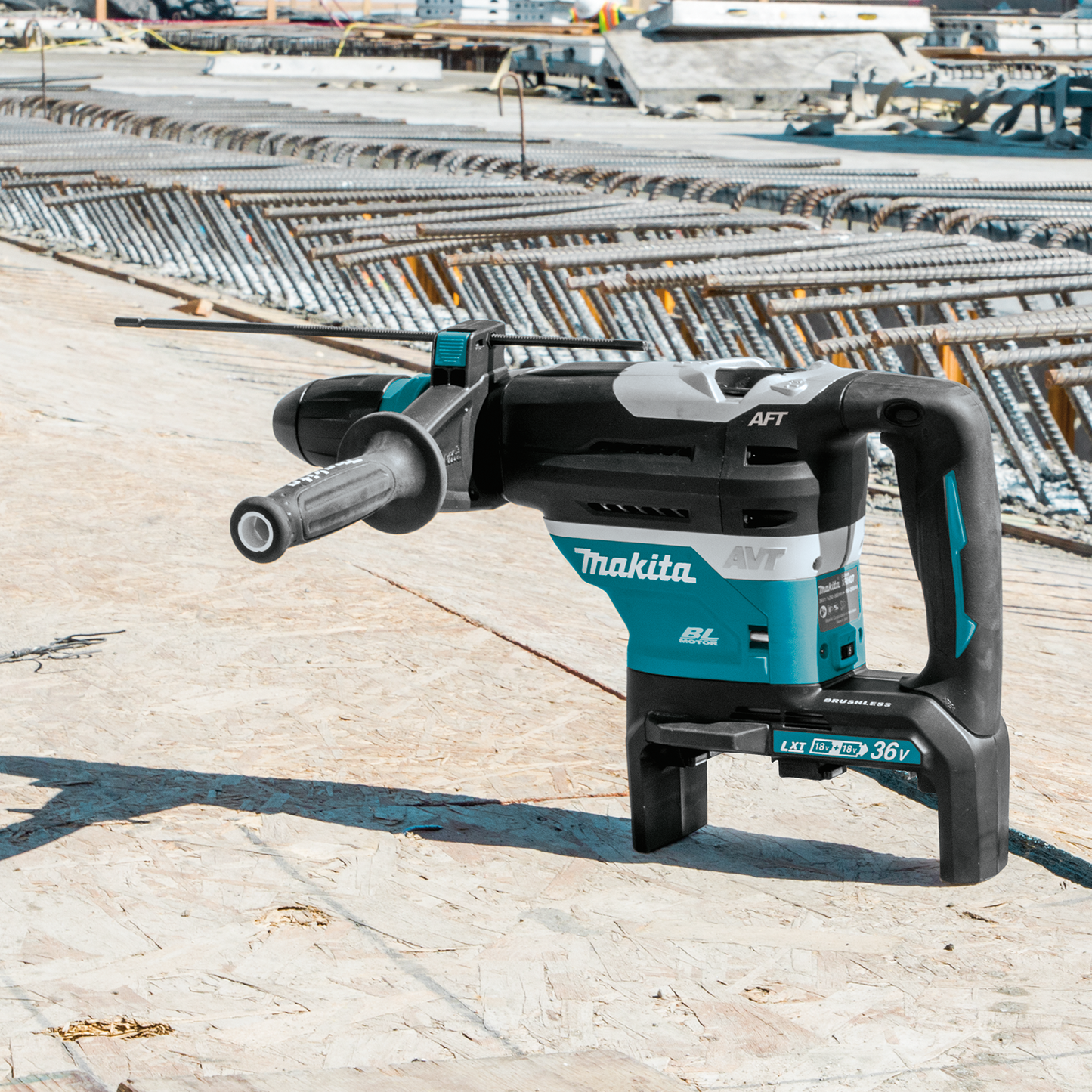 Makita XRH07ZKUN 36V (18V X2) LXT® Brushless 1‘9/16" SDS‘MAX Advanced AVT® Rotary Hammer, AFT®, AWS®, Tool Only