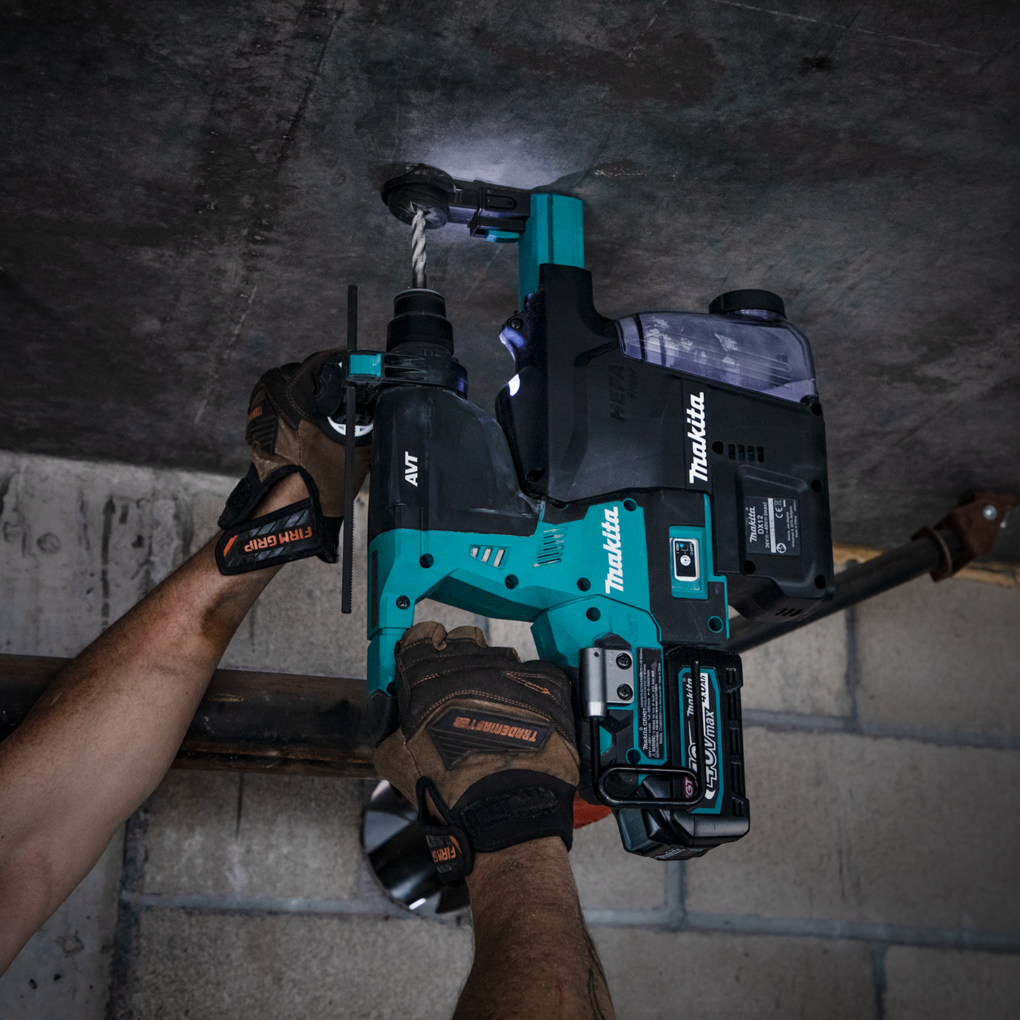 Makita GRH01M1W 40V max XGT® Brushless Cordless 1‘1/8" SDS‘PLUS AVT® Rotary Hammer Kit w/ Dust Extractor, AFT®, AWS® Capable (4.0Ah)