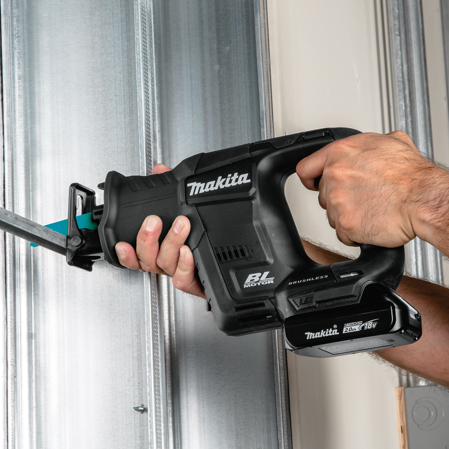 Makita XRJ07R1B 18V LXT® Lithium‘Ion Sub‘Compact Brushless Cordless Recipro Saw Kit (2.0Ah)