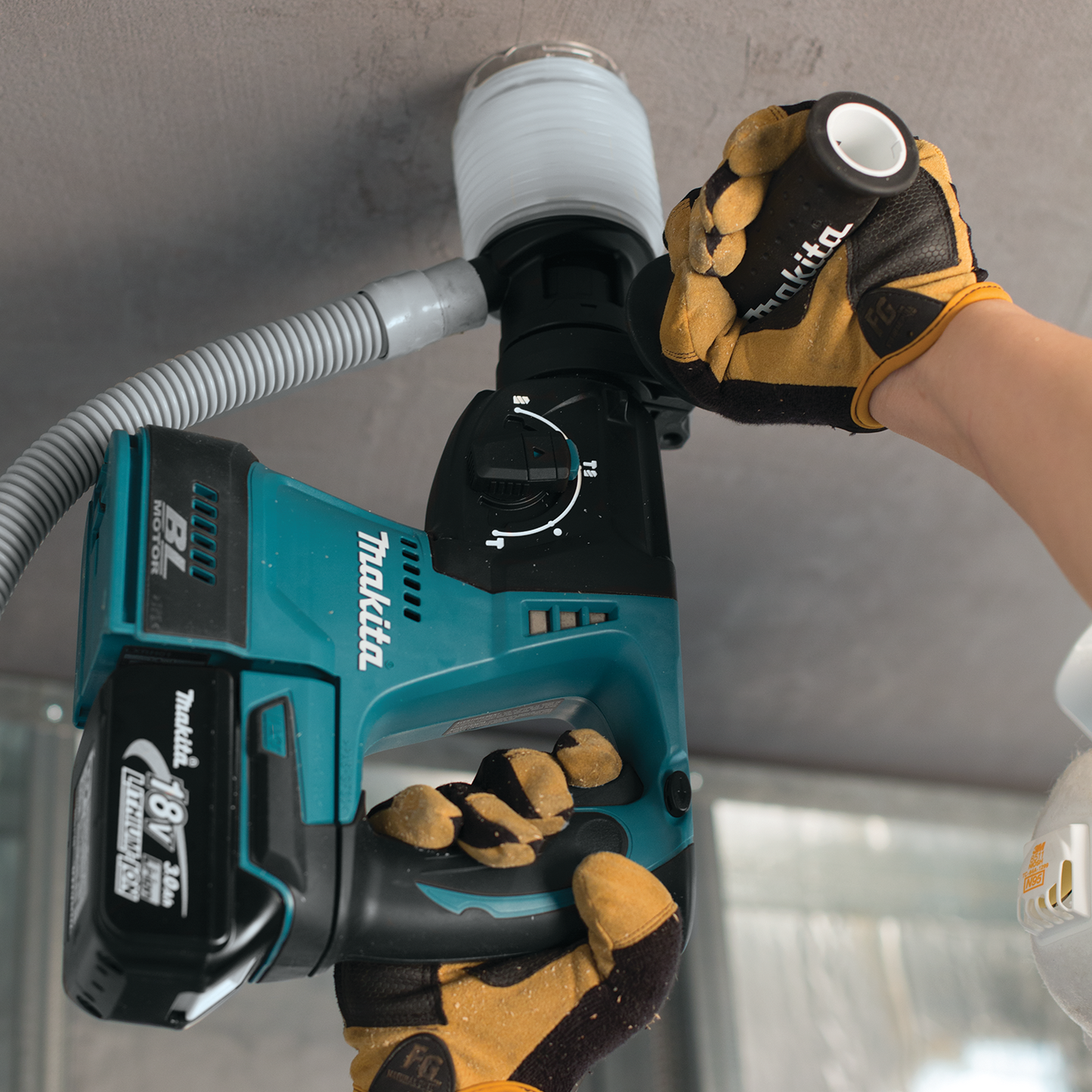 Makita XRH01Z 18V Lxt® Lithiumion Brushless Cordless 1" Rotary Hammer, Accepts Sdsplus Bits, Tool Only