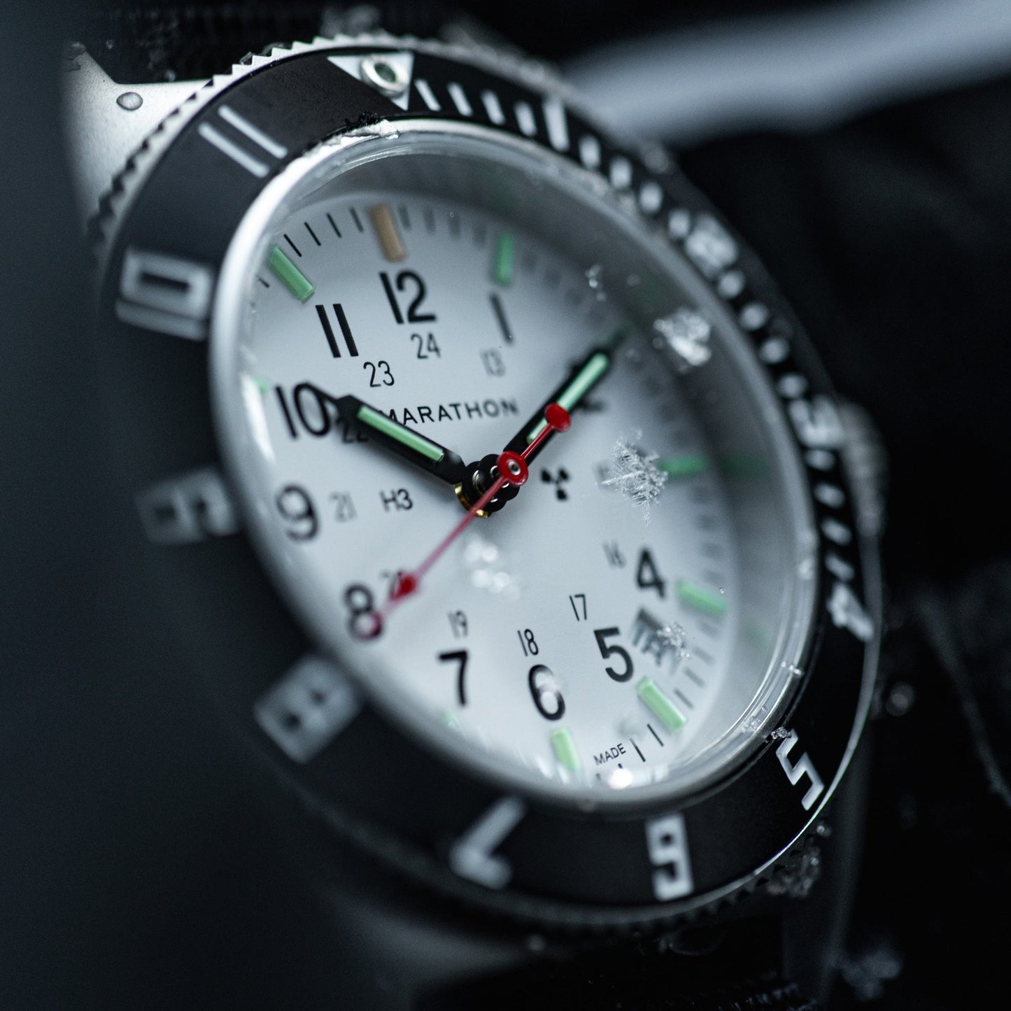 Marathon WW194013SS-0530 Arctic Edition SSNAV-D Steel Navigator Date Quartz (41mm) White Dial / Black Rubber Strap