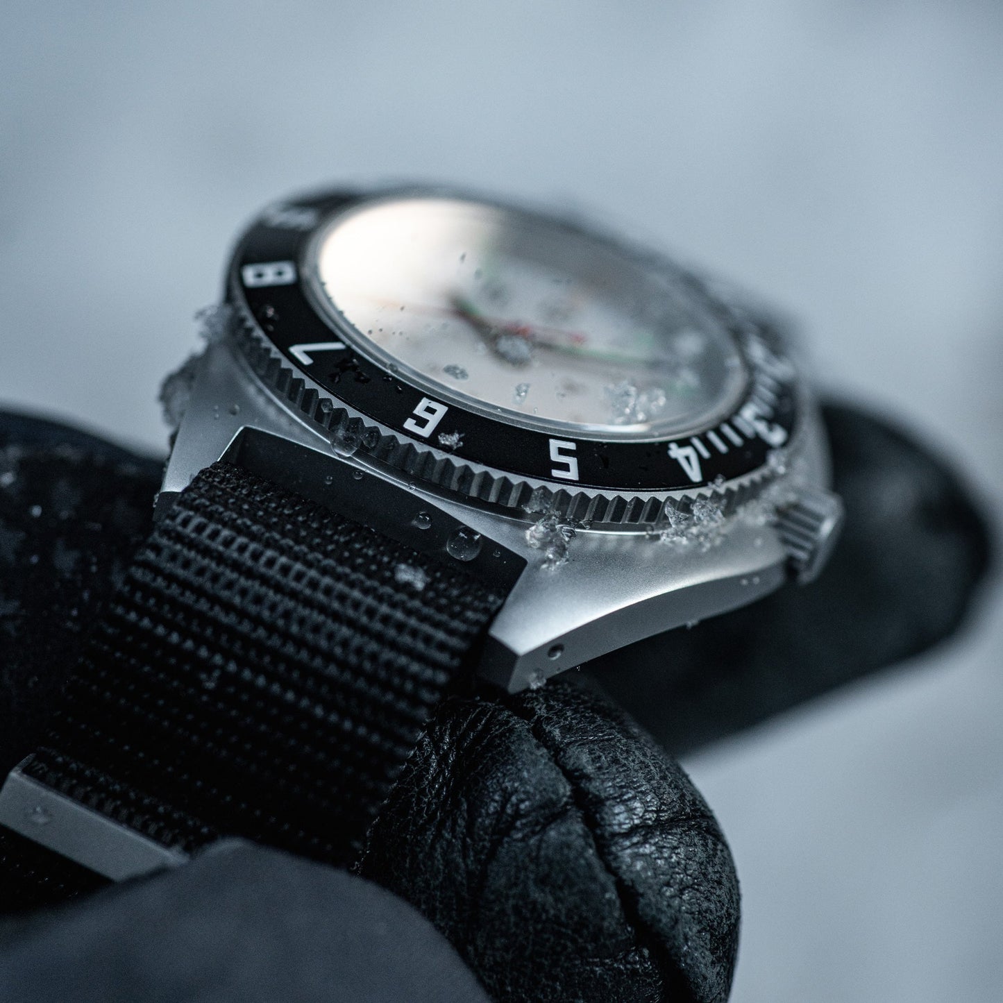 Marathon WW194001SS-0503 Arctic Edition SSNAV Steel Navigator Quartz (41mm) White Dial / Black Nylon Defstan Strap