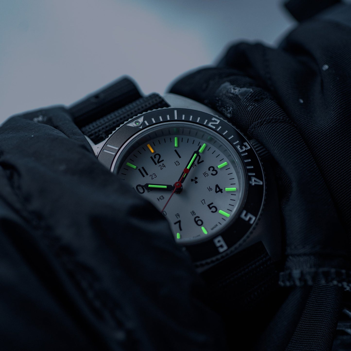 Marathon WW194001SS-0503 Arctic Edition SSNAV Steel Navigator Quartz (41mm) White Dial / Black Nylon Defstan Strap