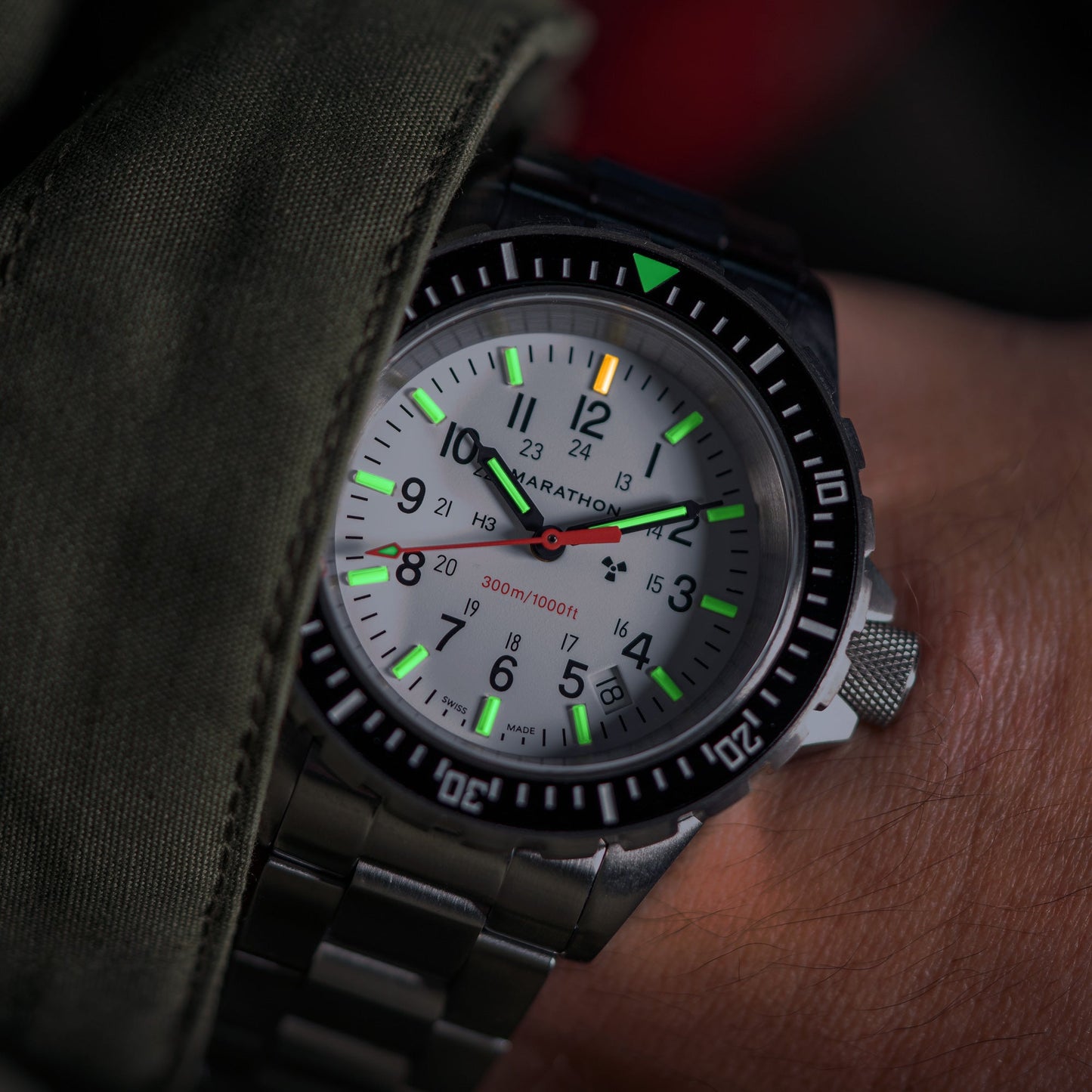 Marathon WW194007SS-0512 Arctic Edition Large Diver's Quartz (TSAR) - 41mm with Stainless Steel MA Bracelet