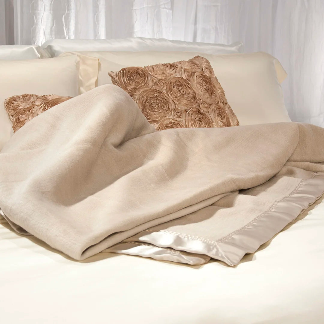 Barska BM12122 Aus Vio 100% Natural Charmeuse Silk Luxurious Blanket with Satin Trim, Ivory