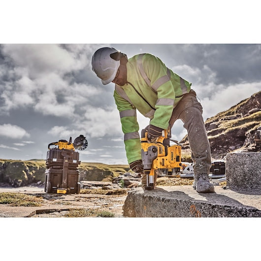 Dewalt DCH293R2DH 20V Max* Xr® Brushless 1-1/8 In. L-Shape Sds Plus Rotary Hammer Kit With On Board Extractor