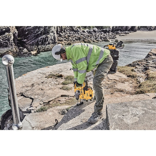 Dewalt DCH293R2DH 20V Max* Xr® Brushless 1-1/8 In. L-Shape Sds Plus Rotary Hammer Kit With On Board Extractor