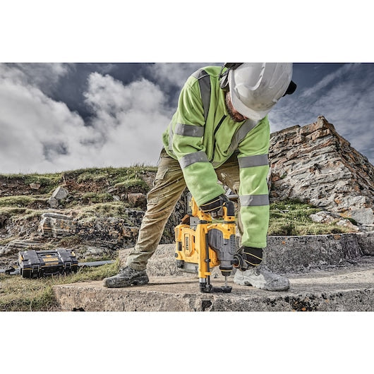 Dewalt DCH293R2DH 20V Max* Xr® Brushless 1-1/8 In. L-Shape Sds Plus Rotary Hammer Kit With On Board Extractor