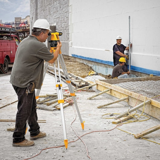 Dewalt DW090PK 20X Builders Level Kit W/Tripod And Grade Rod