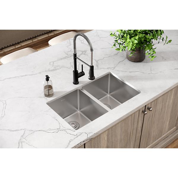 Elkay EFRU311810T Crosstown® 16 Gauge Stainless Steel 30-3/4" x 18-1/2" x 10" Equal Double Bowl Undermount Sink