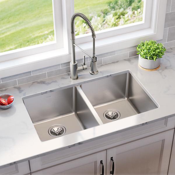 Elkay ELUH3118T Lustertone Iconix® 18 Gauge Stainless Steel 32-3/4" x 19-1/2" x 9" Double Bowl Undermount Sink