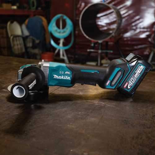 Makita GAG13M1 40V max XGT® Brushless Cordless 4‘1/2" / 5" X‘LOCK Paddle Switch Angle Grinder Kit, with Electric Brake (4.0Ah)