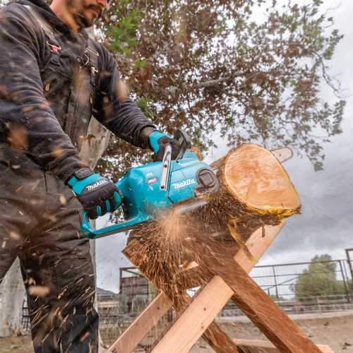 Makita GCU05M1 40V max XGT® Brushless Cordless 16" Chain Saw Kit (4.0Ah)