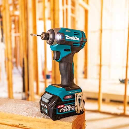 Makita GDT02D 40V max XGT® Brushless Cordless 4‘Speed Impact Driver Kit (2.5Ah)