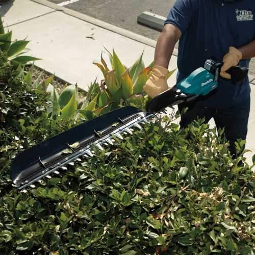 Makita GHU05M1 40V max XGT® Brushless Cordless 30" Single‘Sided Hedge Trimmer Kit (4.0Ah)