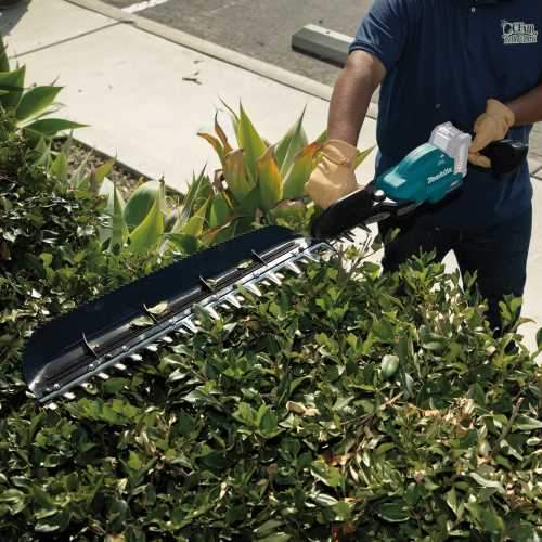 Makita GHU05Z 40V max XGT® Brushless Cordless 30" Single‘Sided Hedge Trimmer, Tool Only