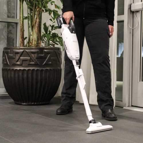 Makita GLC02R1 40V max XGT® Brushless Cordless 4‘Speed Compact Stick Vacuum Kit, w/ Dust Bag (2.0Ah)