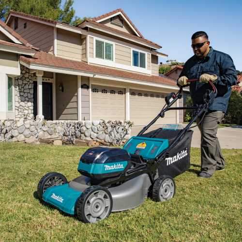 Makita GML01SM 40V max XGT® Brushless 21" Self‘Propelled Commercial Lawn Mower Kit (4.0Ah)