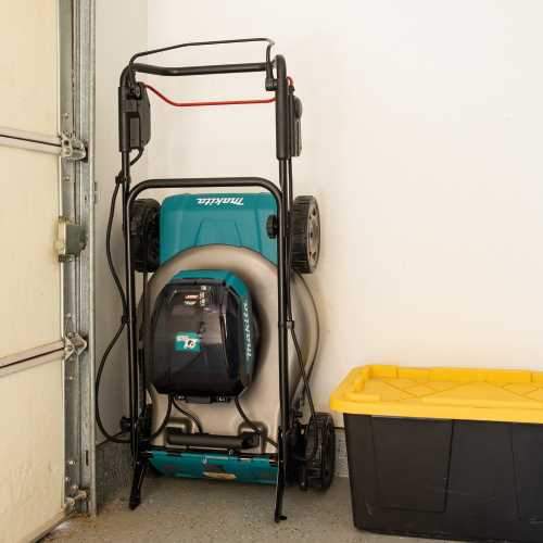 Makita GML01SM 40V max XGT® Brushless 21" Self‘Propelled Commercial Lawn Mower Kit (4.0Ah)