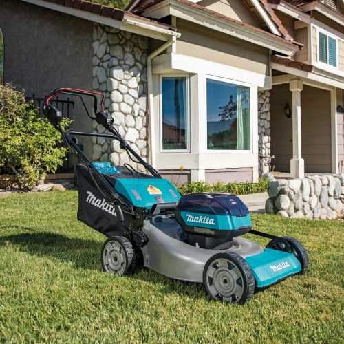 Makita GML01SM 40V max XGT® Brushless 21" Self‘Propelled Commercial Lawn Mower Kit (4.0Ah)