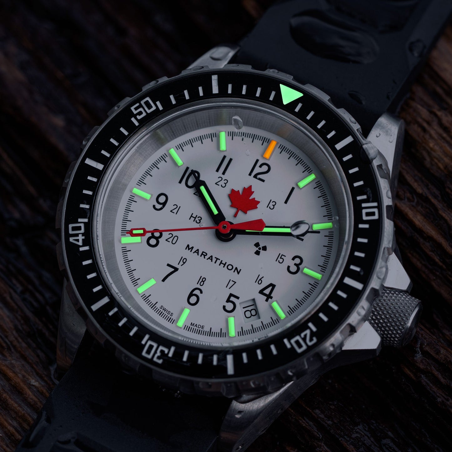 Marathon WW194006SS-1630 Large Diver's Automatic (GSAR) - 41mm - Red Maple with 3 pieces Black Rubber Strap