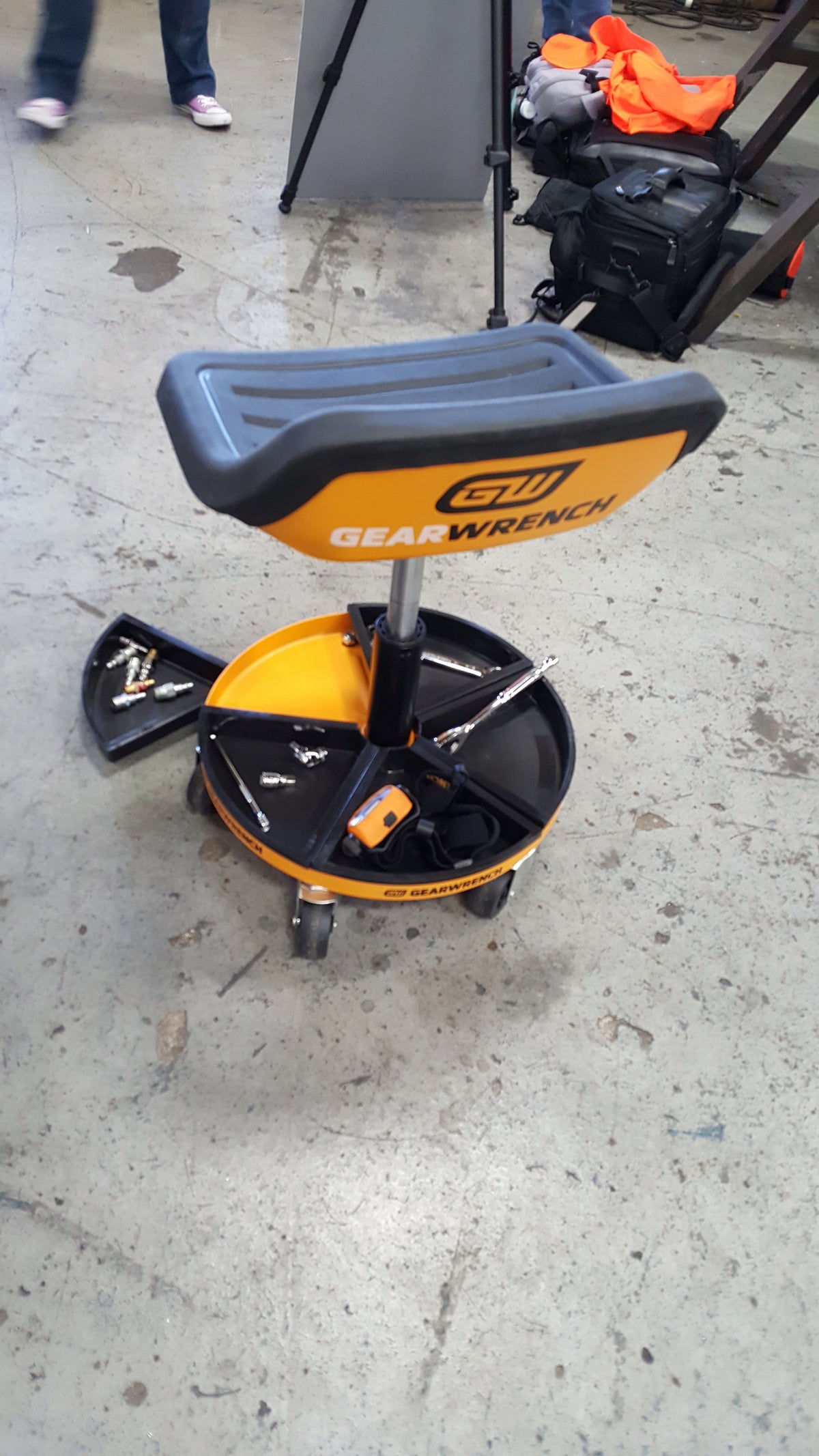 Gearwrench 86994 Adjustable Height Swivel Mechanics Seat 18" to 22"