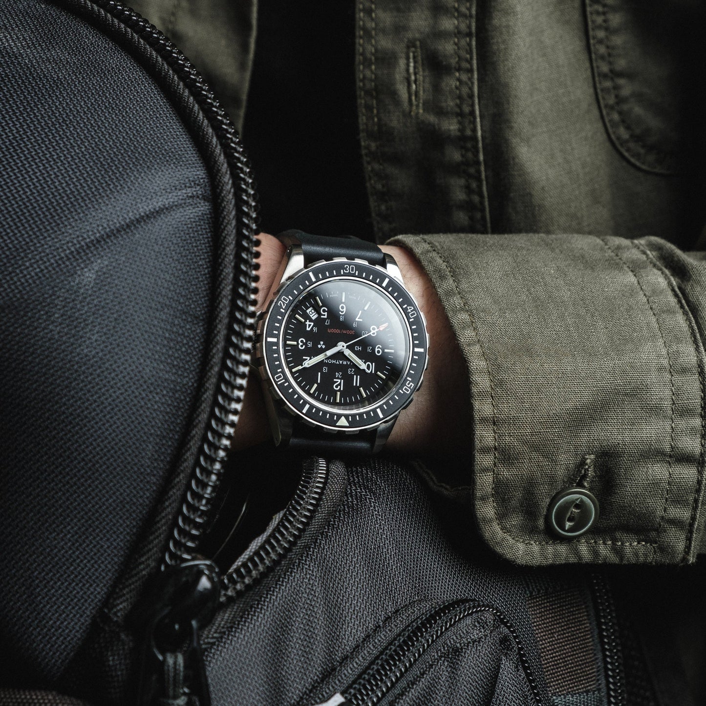 Marathon WW194007SS-0130 Large Diver's Quartz (TSAR) - 41mm with 3 pieces Black Rubber Strap