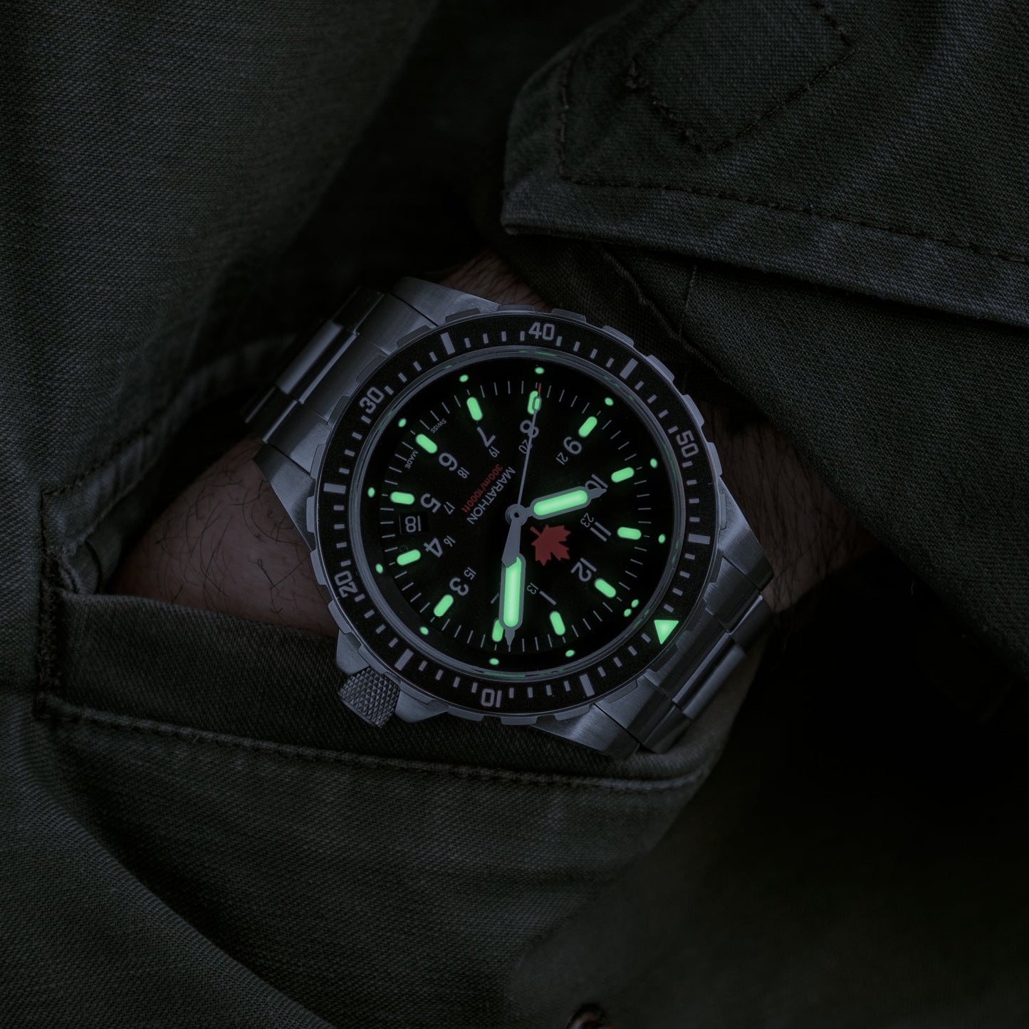 Marathon WW194018SS-0407 Jumbo Diver's Quartz (JSAR) - 46mm - Maple Leaf dial with Stainless Steel MA Bracelet