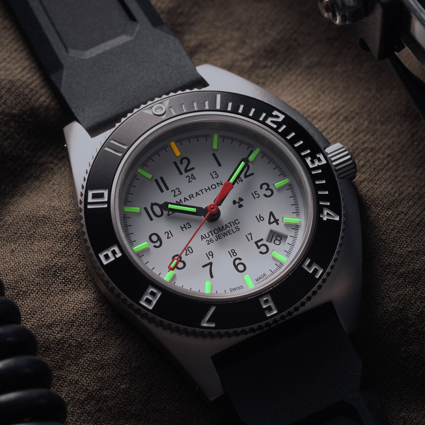 Marathon WW194030SS-0530 NAV, Date, AUTO, SAPH, ARCTIC NGM, COL: SS/BKPS 3PC Rubber Strap Kit