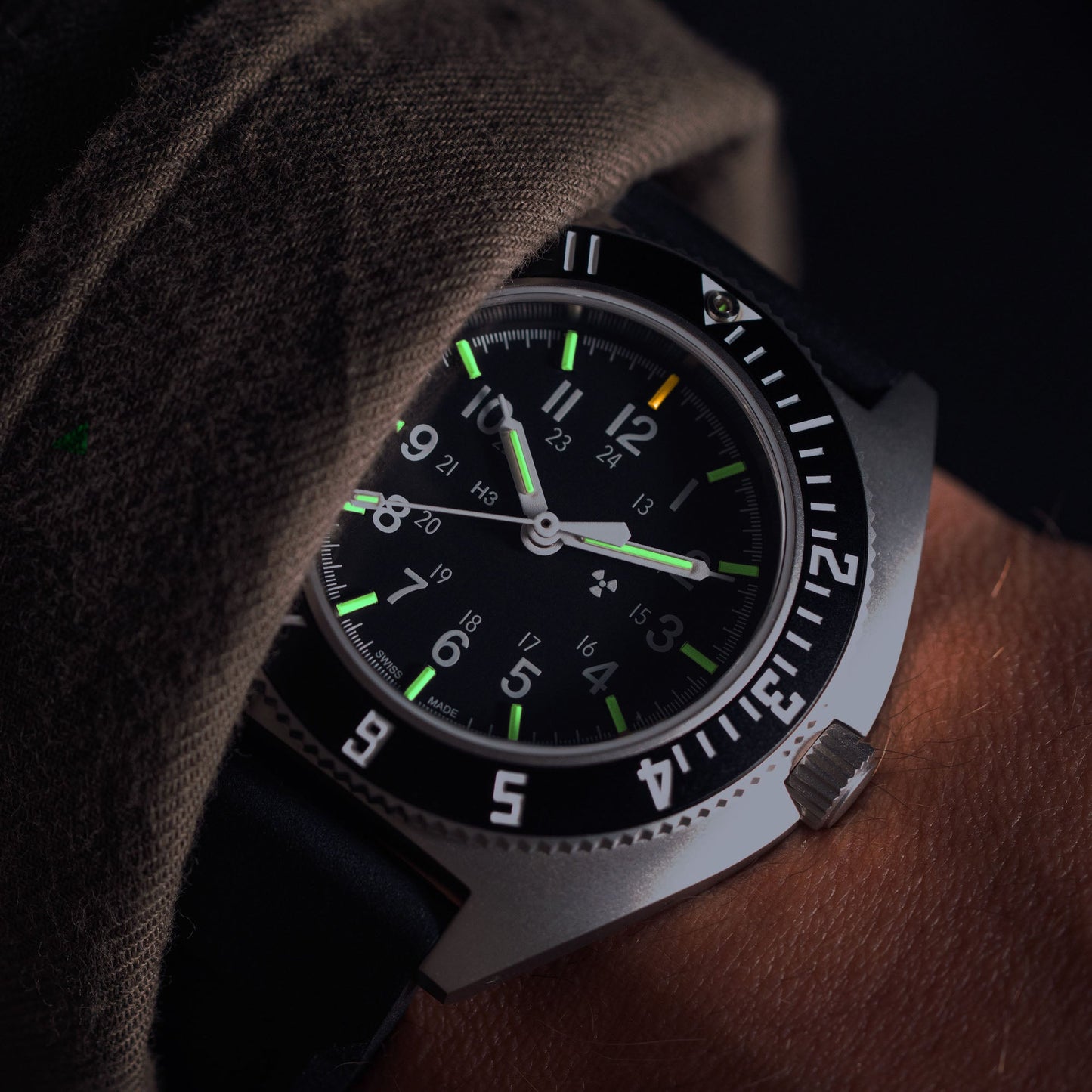 Marathon WW194029SS-0830 41mm SSNAV AUTO Standard-Issue, Tritium Pilot's Automatic, Type II, SS/BKPS 3PC Rubber Strap Kit