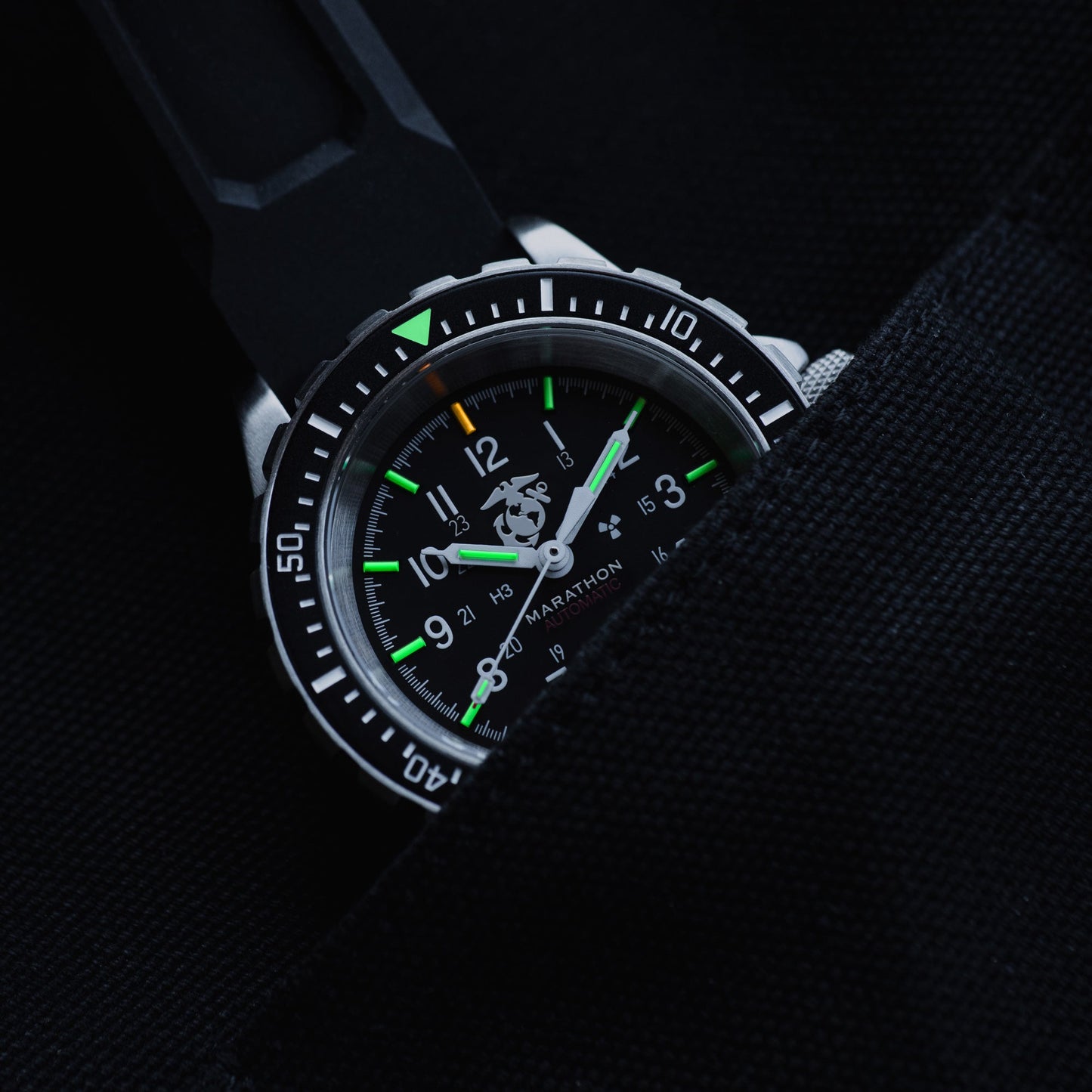 Marathon WW194006SS-0230 Large Diver's Automatic (GSAR) - 41mm - USMC with 3 pieces Black Rubber Strap
