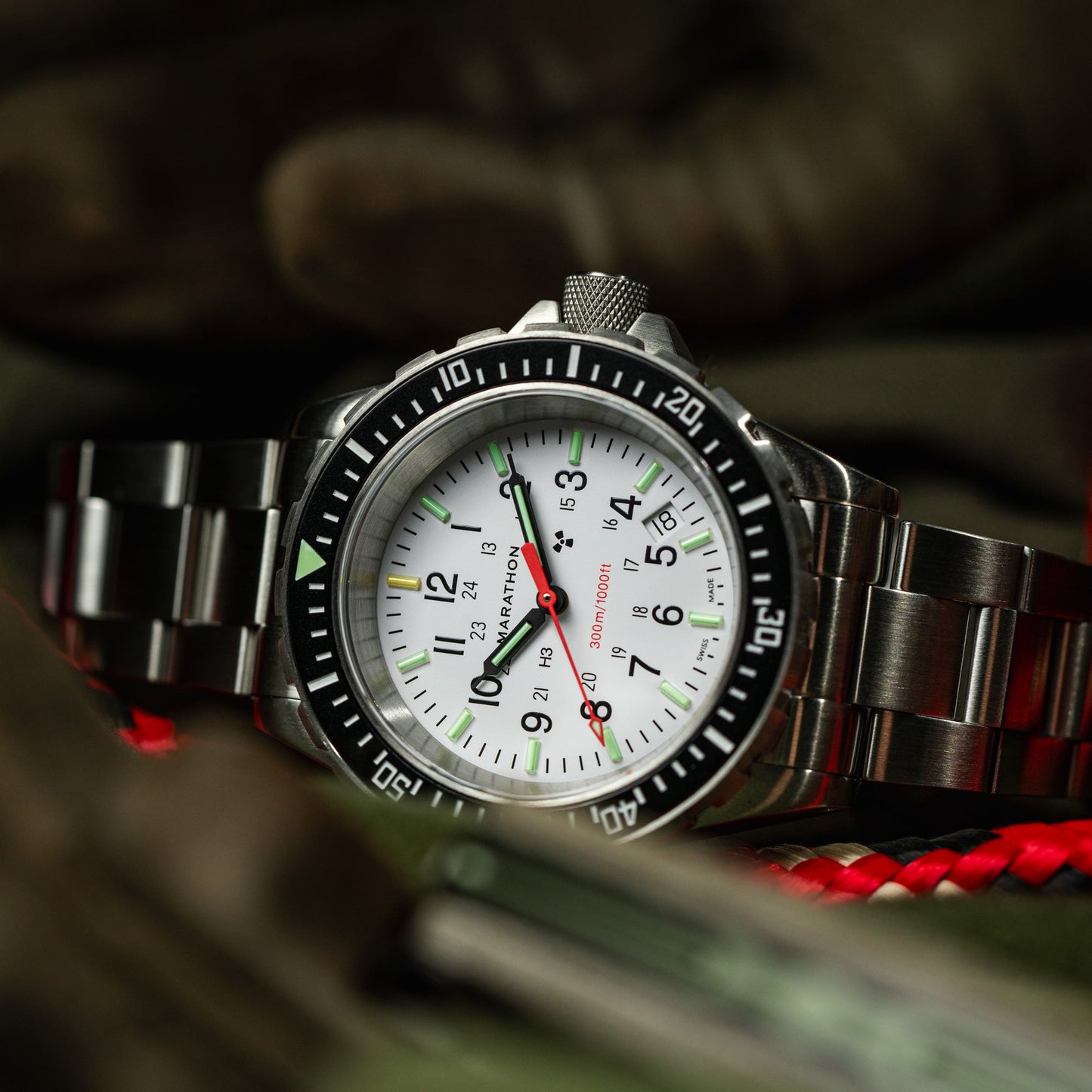Marathon WW194007SS-0512 Arctic Edition Large Diver's Quartz (TSAR) - 41mm with Stainless Steel MA Bracelet
