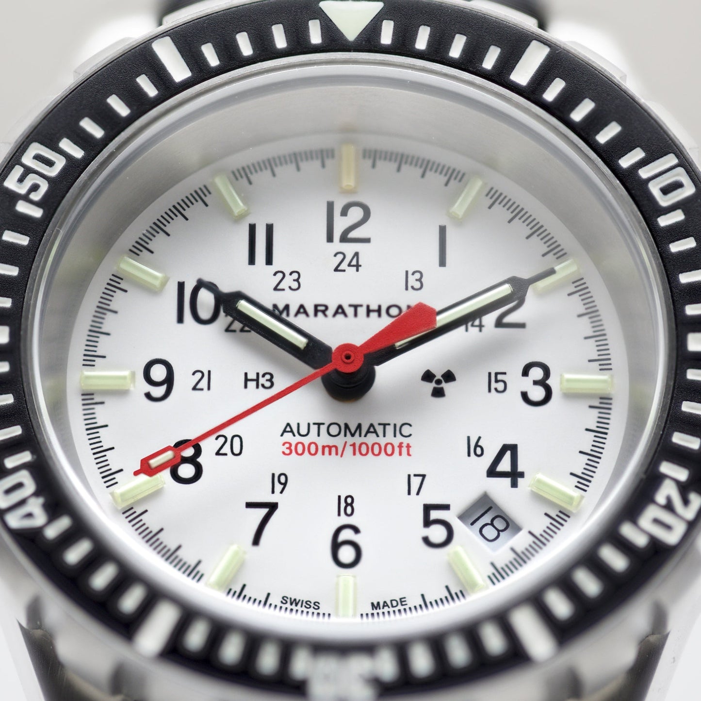 Marathon WW194006SS-0510 41mm Arctic Edition Large Diver's Automatic (GSAR) with Stainless Steel Bracelet