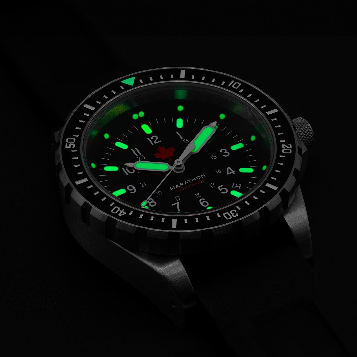 Marathon WW194018SS-0406 Jumbo Diver's Quartz (JSAR) - 46mm - Maple Leaf dial with Stainless Steel DND Bracelet