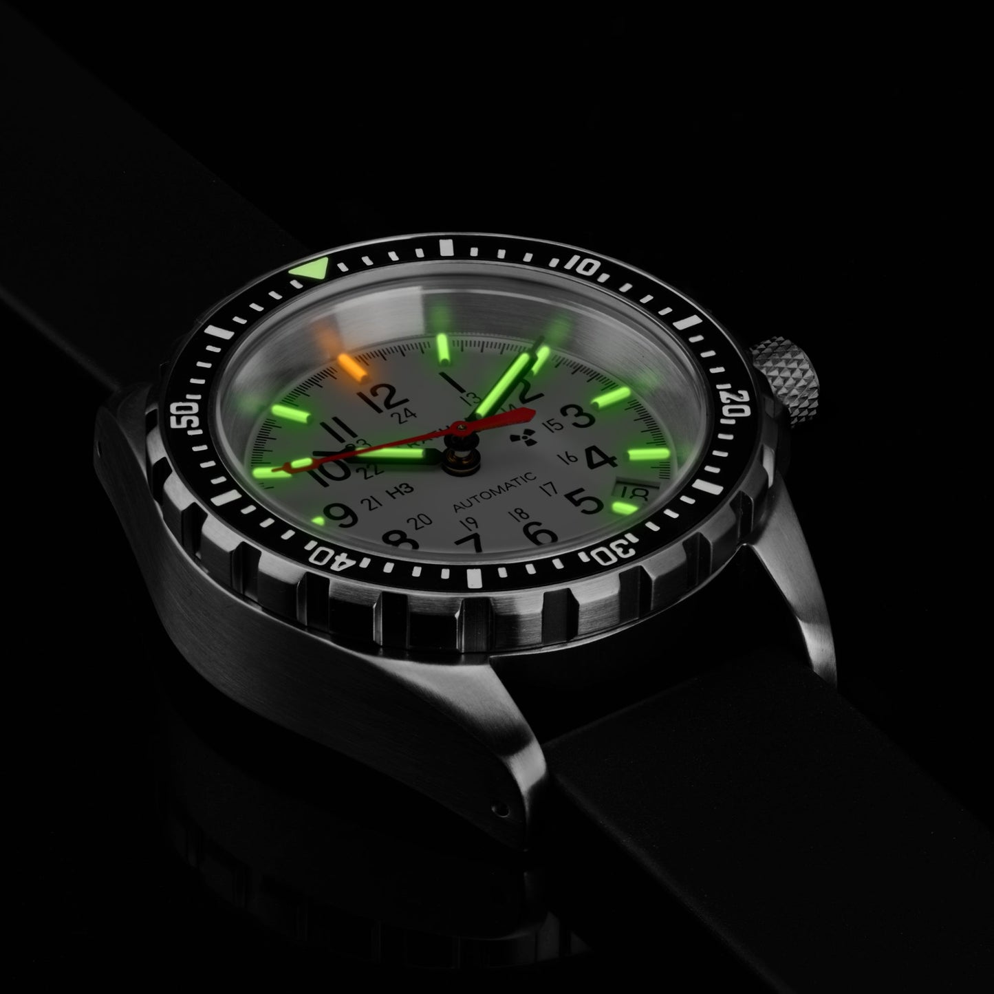 Marathon WW194026SS-0506 Arctic Edition Medium Diver's Automatic (MSAR Auto) - 36mm with Stainless Steel MA Bracelet