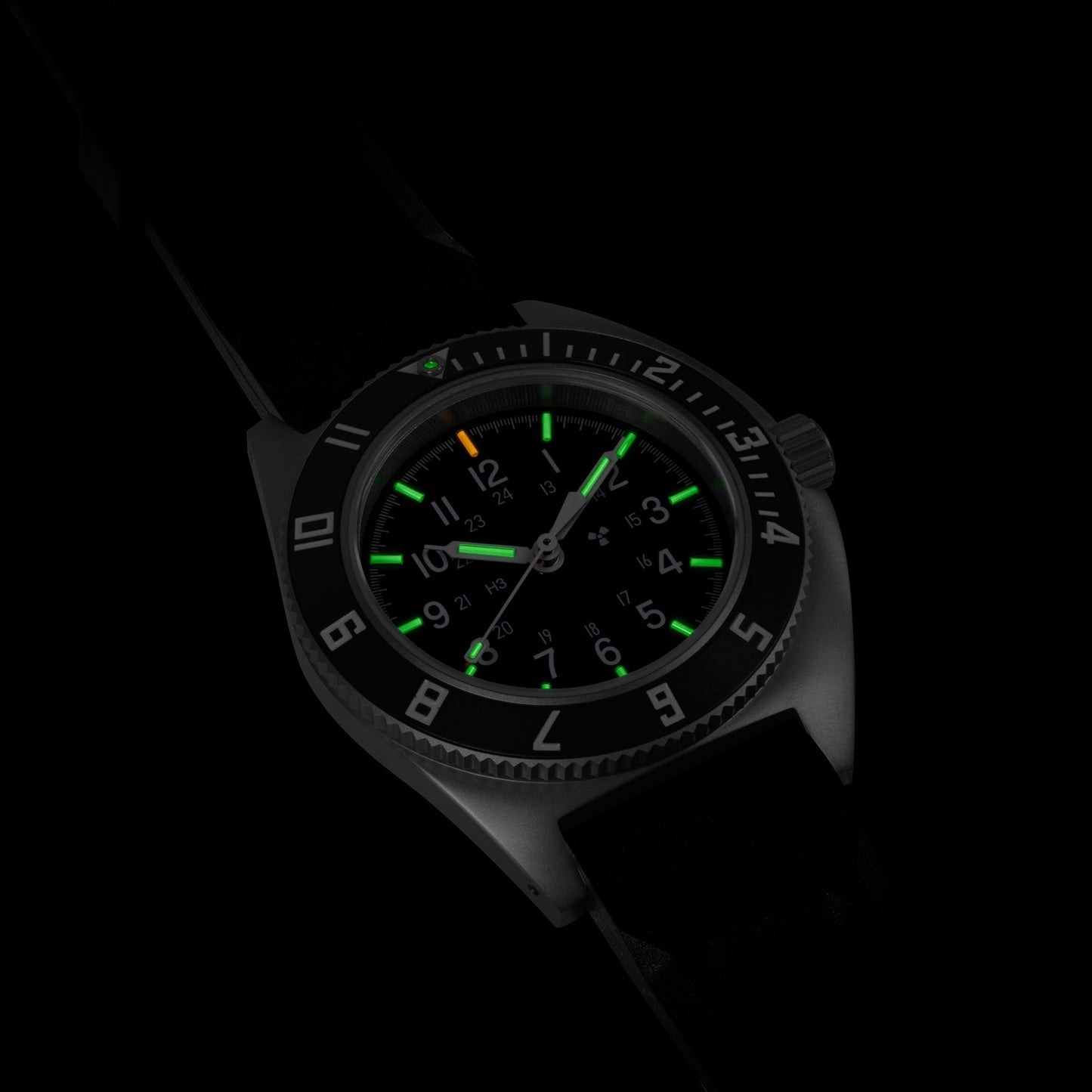 Marathon WW194029SS-0830 41mm SSNAV AUTO Standard-Issue, Tritium Pilot's Automatic, Type II, SS/BKPS 3PC Rubber Strap Kit