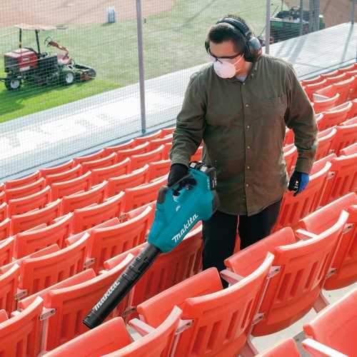 Makita XBU02PT1 36V (18V X2) LXT® Brushless Blower Kit with 4 Batteries (5.0Ah)