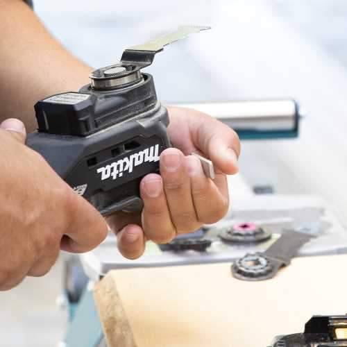 Makita XMT04R1B 18V LXT® Lithium‘Ion Sub‘Compact Brushless Cordless StarlockMax® Oscillating Multi‘Tool Kit (2.0Ah)